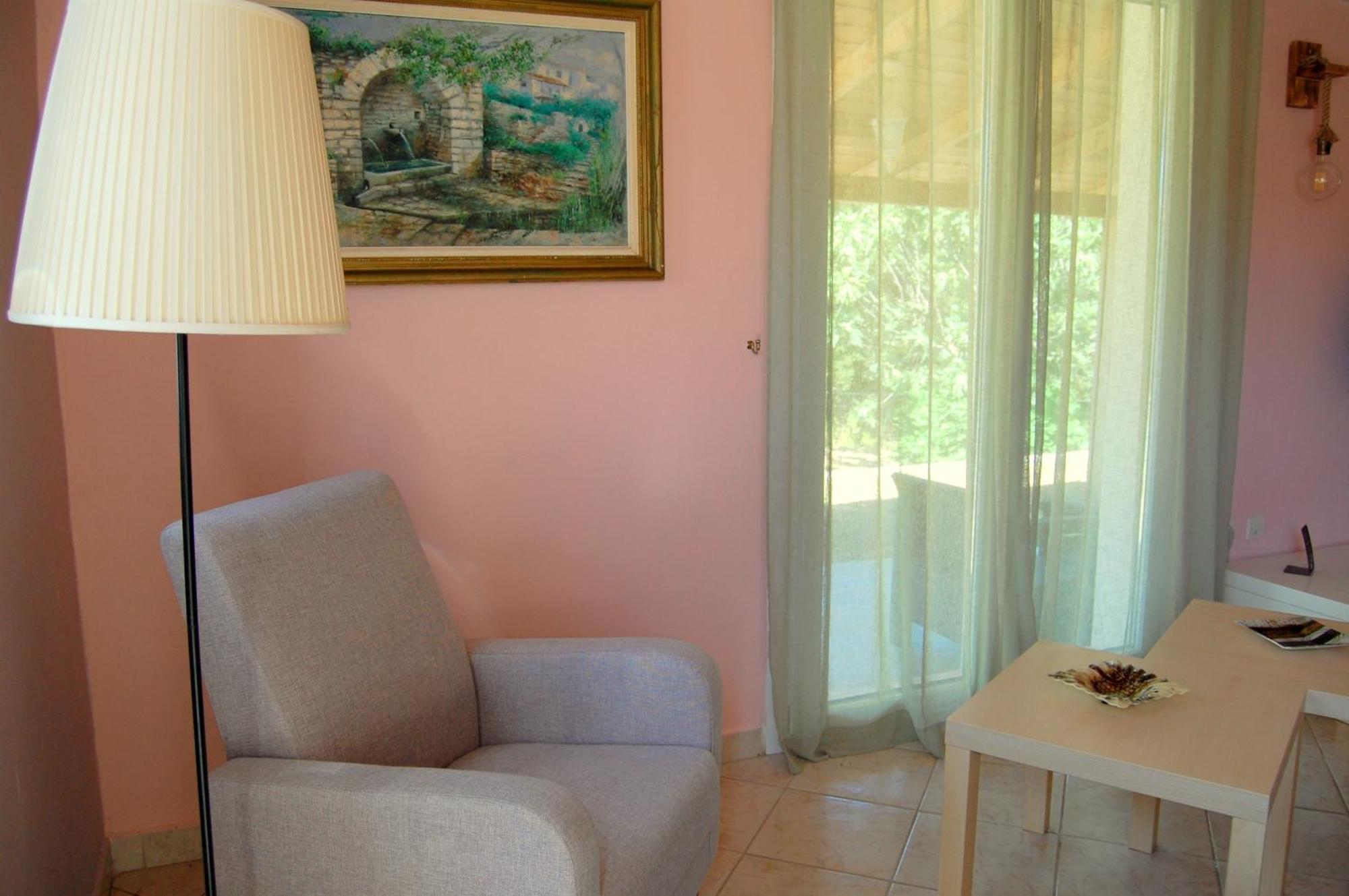 Blue Lagoon Villa Порос Экстерьер фото