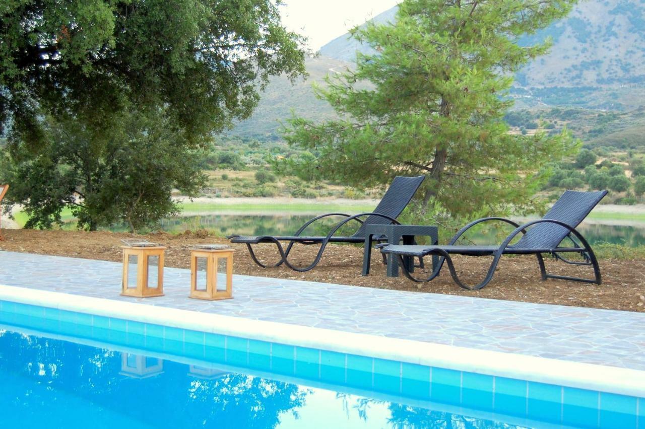 Blue Lagoon Villa Порос Экстерьер фото